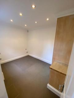 2 bedroom semi-detached house to rent, Ryders Terrace, London