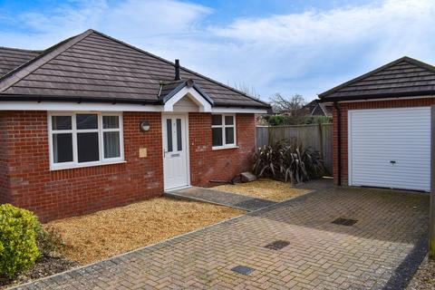 2 bedroom bungalow for sale, De Clares Close, Pennington, Lymington, SO41