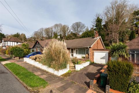 2 bedroom detached bungalow for sale - Valley Drive, Brighton