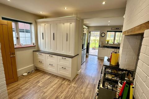 4 bedroom detached house for sale, The Crescent, Holmer, Hereford, HR4