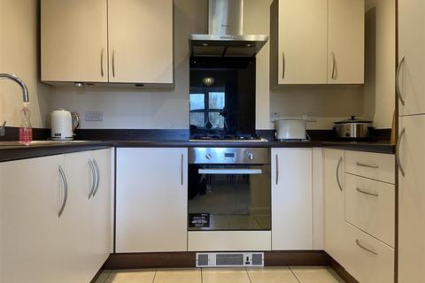 2 bedroom apartment for sale, Marmaville Court, Mirfield WF14