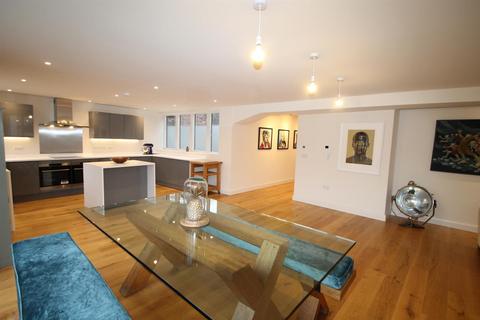 3 bedroom apartment to rent, Crown House, St. Mary's Street, Shrewsbury