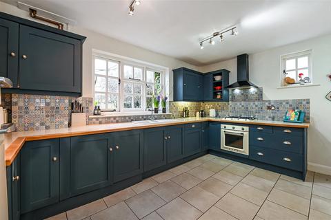 4 bedroom semi-detached house for sale, Broyle Road, Chichester