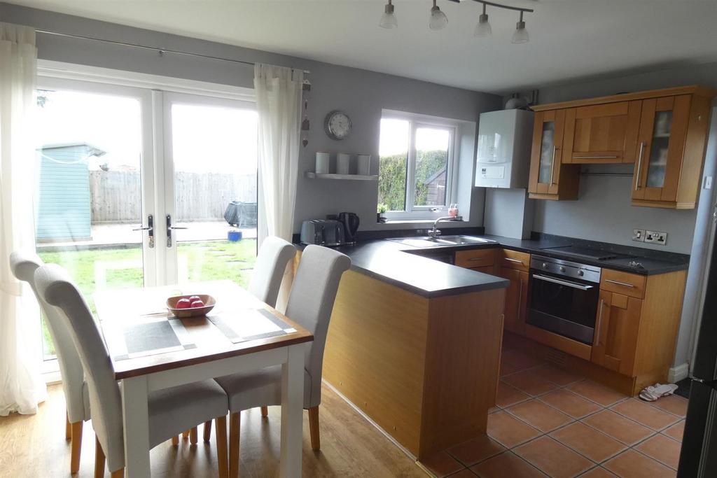 Spacious dining kitchen