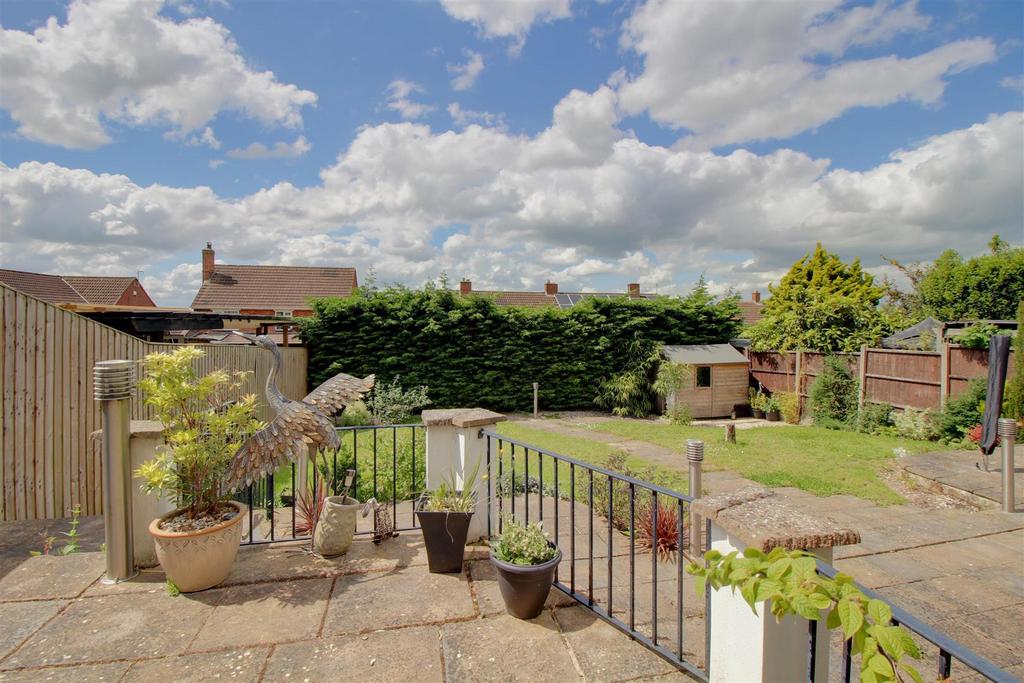 Cowley Road, Tuffley, Gloucester 3 bed detached house for sale £360,000