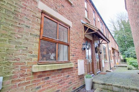 2 bedroom end of terrace house for sale - Keldgate Close, Beverley