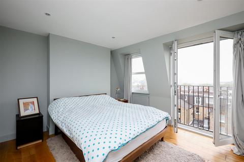 3 bedroom flat for sale, Schubert Road, London