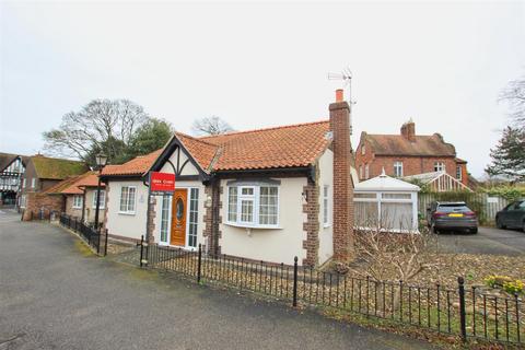 2 bedroom bungalow for sale, The Levels, Hornsea