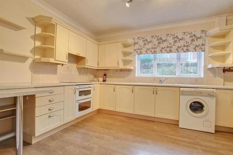 2 bedroom bungalow for sale, The Levels, Hornsea