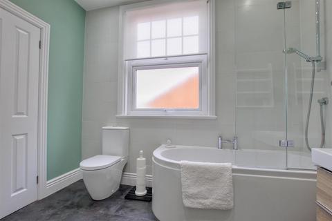 97b Cliff Road, Hornsea, HU18 1JB