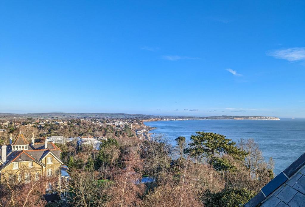 Apartment Sea Views!