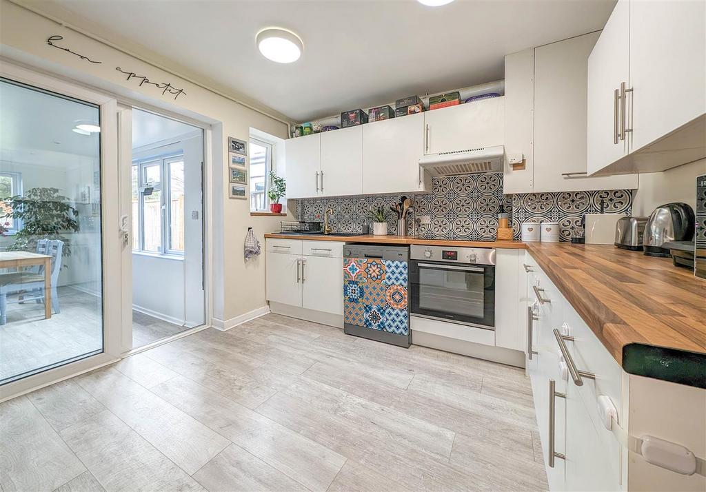 Freshfields, Newmarket CB8 2 bed for sale £230,000