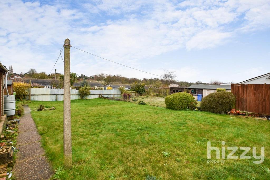 Queensdale Close, Ipswich IP1 3 bed semidetached bungalow for sale £