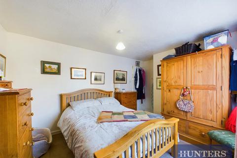 2 bedroom semi-detached bungalow for sale - Harewood Avenue, Bridlington