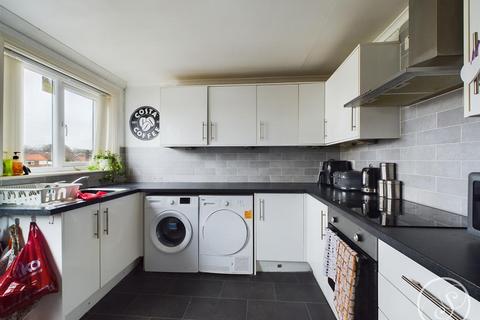 3 bedroom terraced house for sale, Farndale Square, Leeds