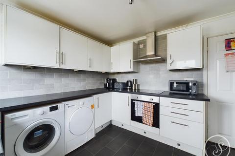 3 bedroom terraced house for sale - Farndale Square, Leeds