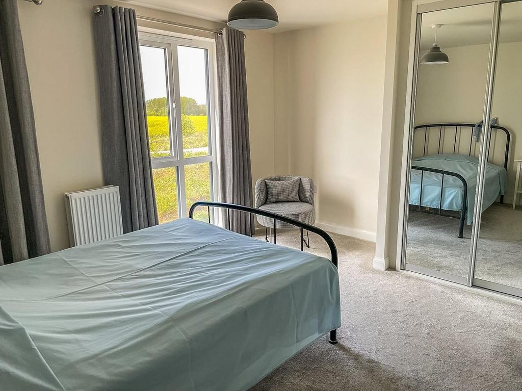 1st Floor Main Bed01.jpg