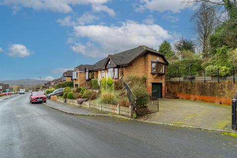 29 Brades Close, Halesowen, B63 2XZ
