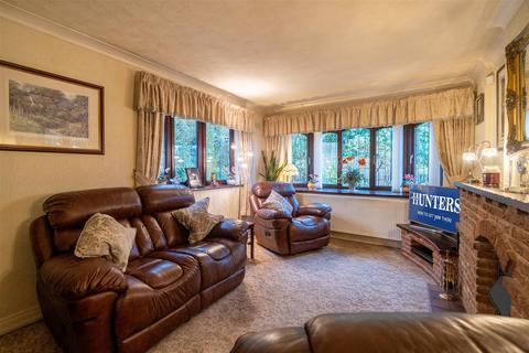 29 Brades Close, Halesowen, B63 2XZ