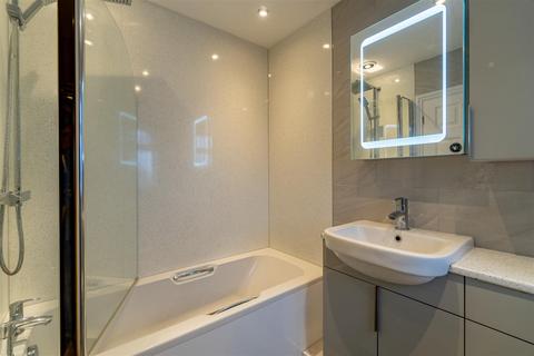 29 Brades Close, Halesowen, B63 2XZ