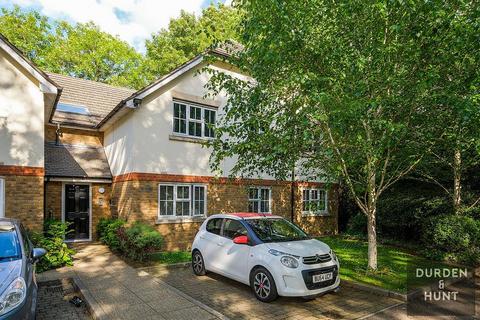2 bedroom apartment for sale, Retreat Way, Chigwell, IG7
