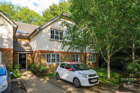 24 Retreat Way, Chigwell, IG7 6EL