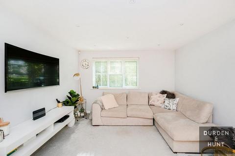 24 Retreat Way, Chigwell, IG7 6EL