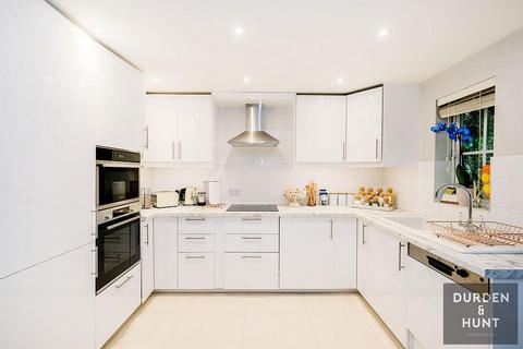 24 Retreat Way, Chigwell, IG7 6EL