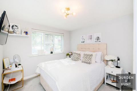 24 Retreat Way, Chigwell, IG7 6EL