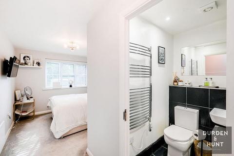 24 Retreat Way, Chigwell, IG7 6EL