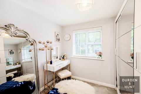 24 Retreat Way, Chigwell, IG7 6EL