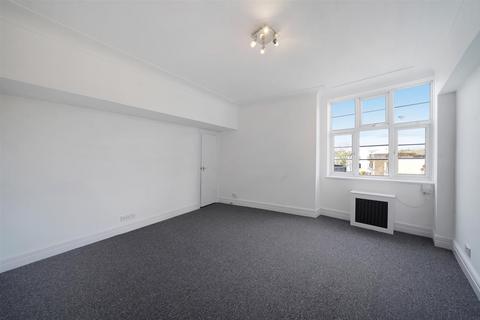 2 bedroom flat to rent, College Crescent, London, NW3