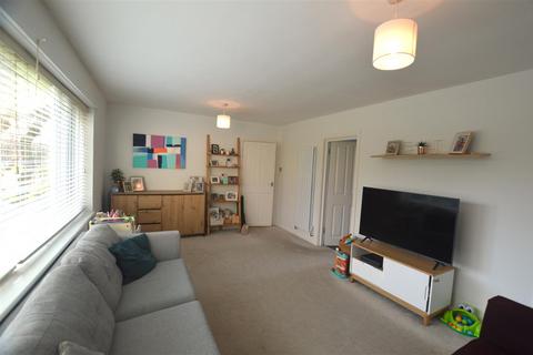2 bedroom flat for sale, Sycamore Road, Croxley Green