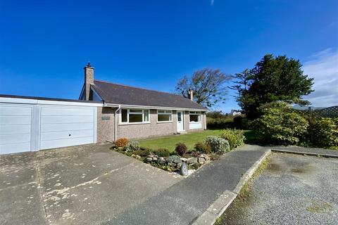 3 bedroom semi-detached bungalow for sale, Bryn Estate, Morfa Nefyn, Pwllheli