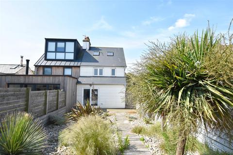 2 bedroom semi-detached house for sale, Camber