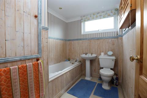 6 Chapel Close, Aberthin, Cowbridge, CF71 7HD