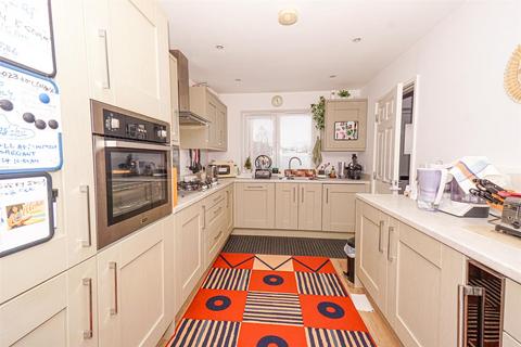 4 bedroom detached house for sale, Kathleen Close, Hastings
