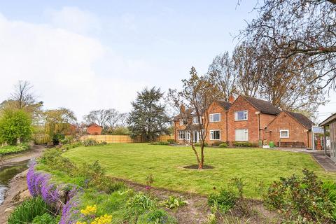 5 bedroom detached house for sale, Mill Road, Worton