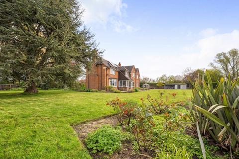 5 bedroom detached house for sale, Mill Road, Worton