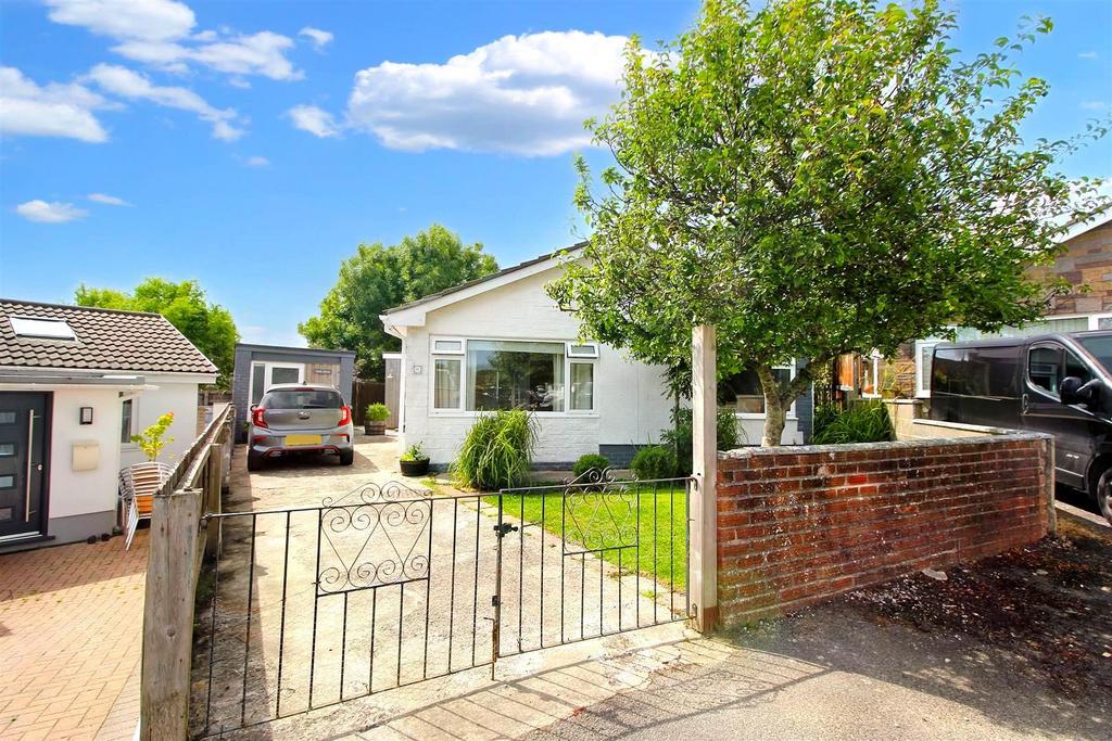 Hunters Park, New Hedges, Tenby 4 bed detached bungalow for sale £310,000
