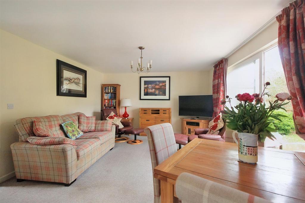 Hunters Park, New Hedges, Tenby 4 bed detached bungalow for sale £310,000