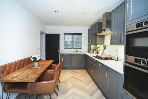 16 Cookson Close, Muxton, Telford, TF2 8SZ
