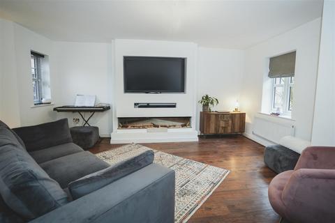 16 Cookson Close, Muxton, Telford, TF2 8SZ