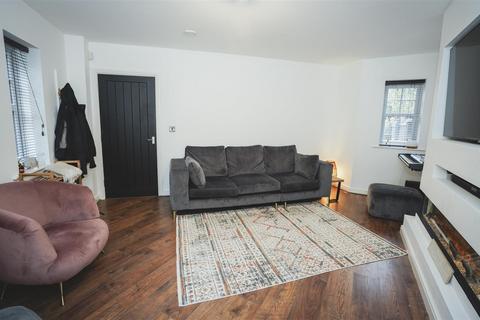 16 Cookson Close, Muxton, Telford, TF2 8SZ