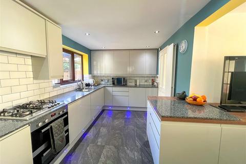 4 bedroom detached house for sale - The Priors, Bedworth