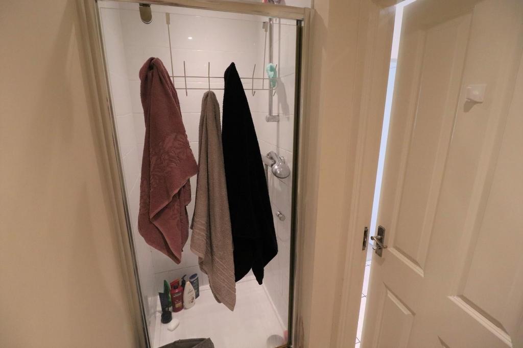 Bathroom 2.jpg