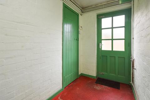 73 Meadow Lane, Wombourne, Wolverhampton, WV5 9BT