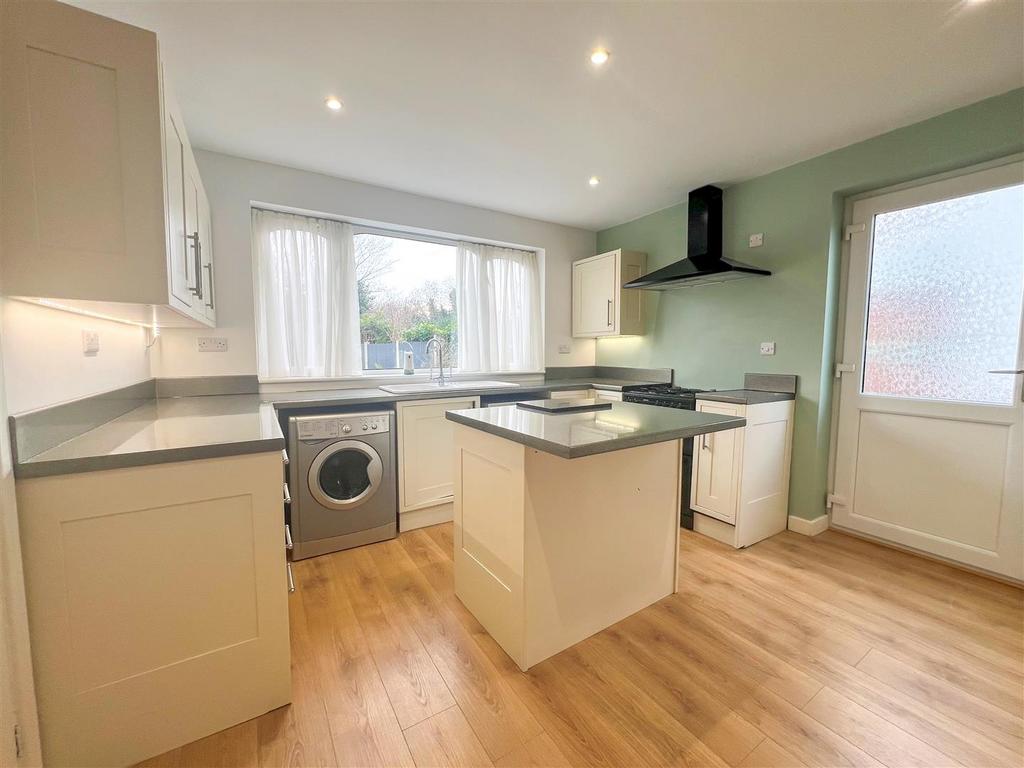 Kingsbridge Road, Nuneaton 3 bed semidetached house for sale £262,500