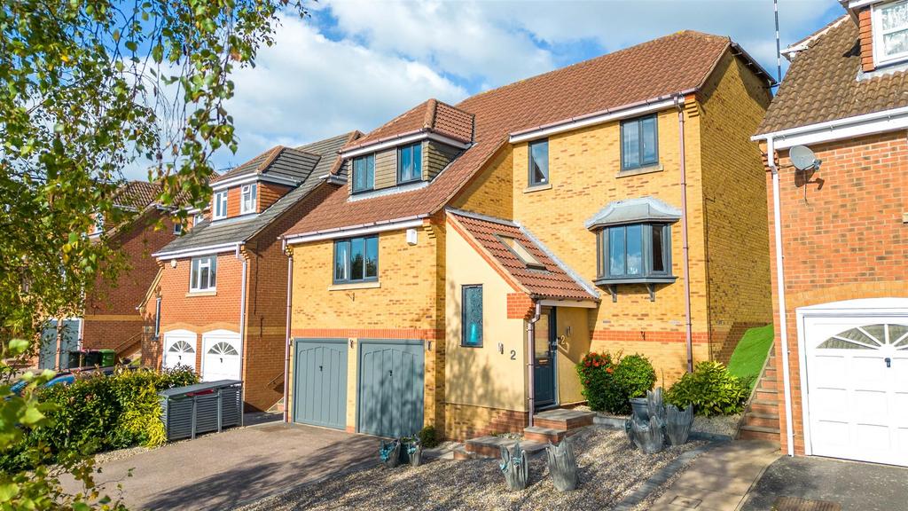 Elm Way, Hartshill, Nuneaton 4 bed detached house £400,000
