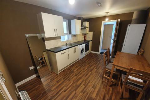 1 bedroom house to rent, North Luton Place, Adamsdown, Cardiff
